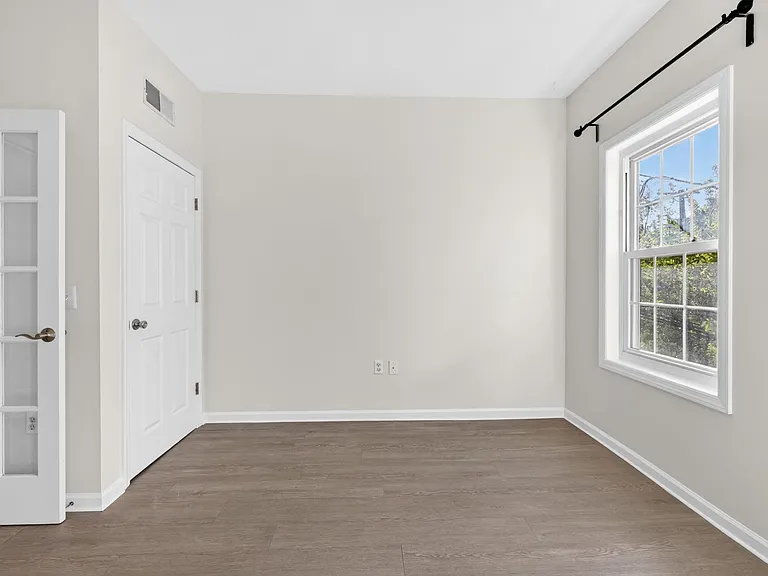 258 Pine St #2R — Photo 10