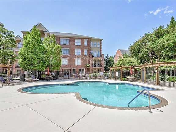 4th image of 1735 Peachtree St NE Unit 226