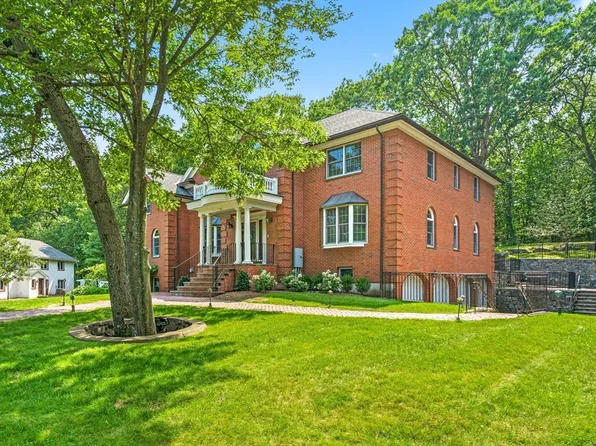 282 High St, Winchester, MA 01890