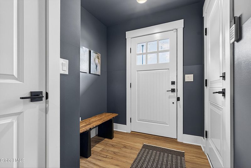 3rd image of 6 Whistler Court