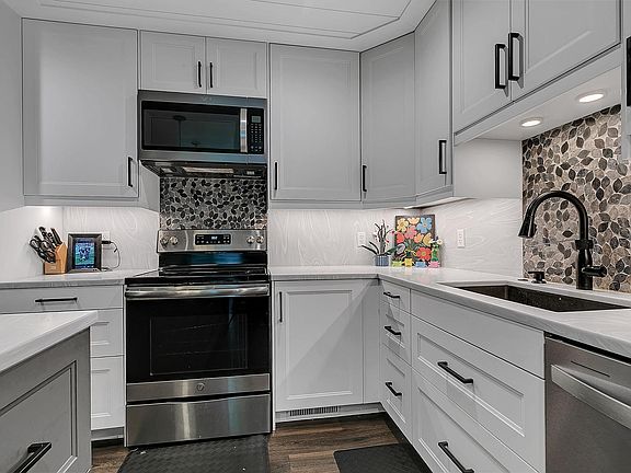 5th image of 10136 Dogwood St NW