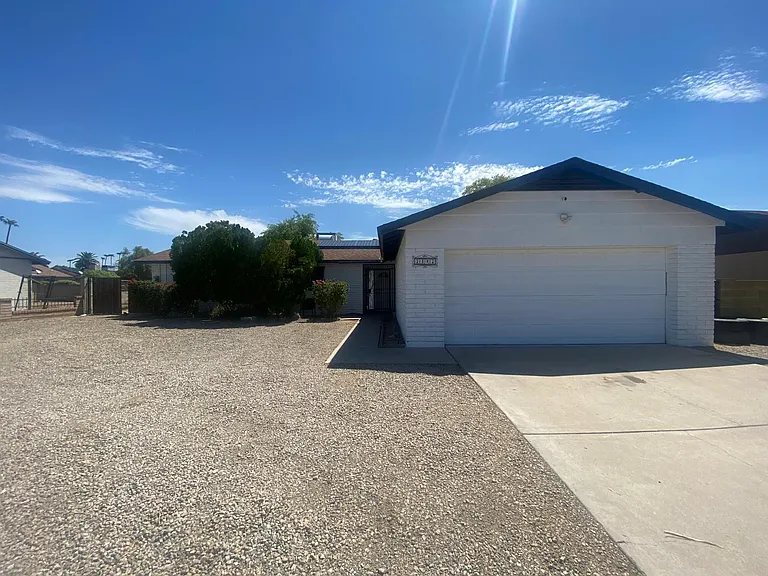 7327 N 47th Ave — Photo 1