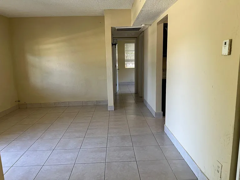 4721 NE 18th Ave #0 — Photo 9