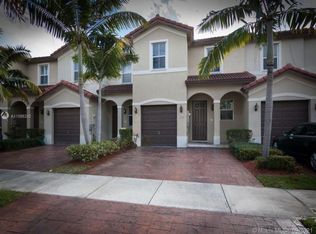 1036 NE 208th St, Miami, FL 33179