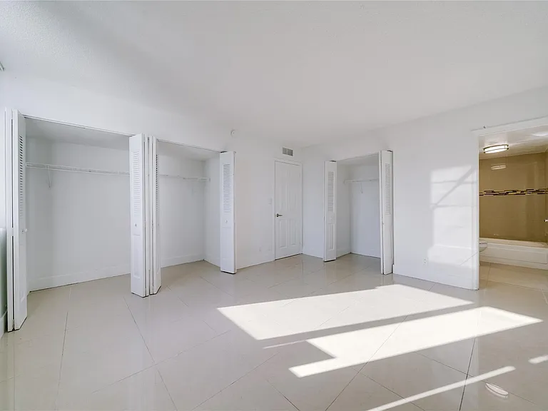 9001 SW 77th Ave #C803 — Photo 7
