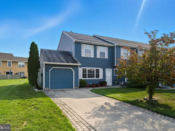 31 Gloucester Ct, Bordentown, NJ 08505