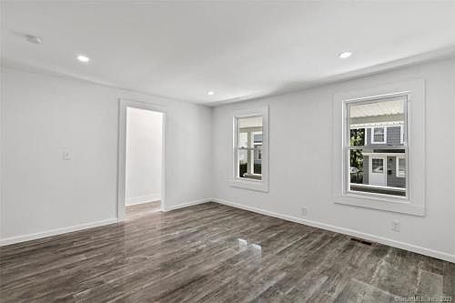2nd image of 29-31 Jetland Pl #1-29