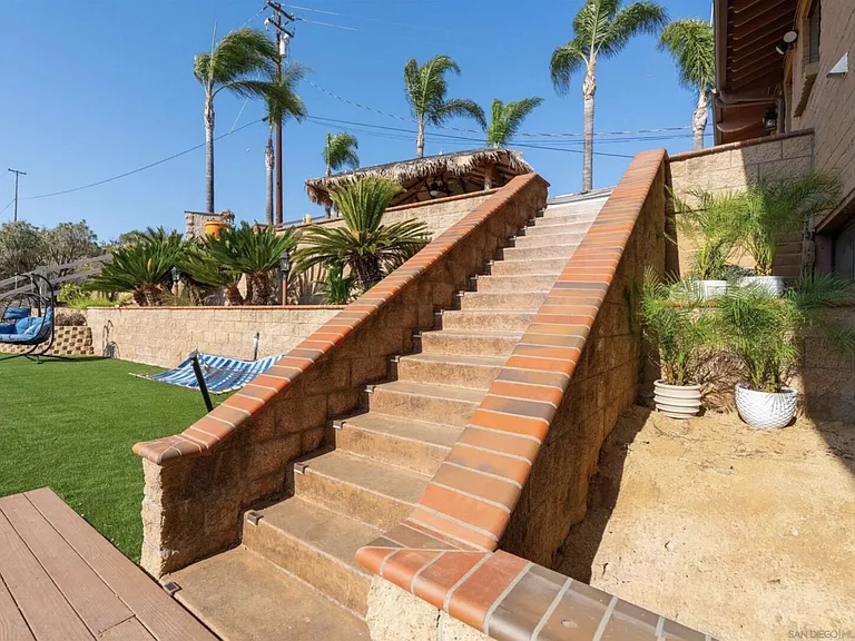 Palos Verdes Dr — Photo 26