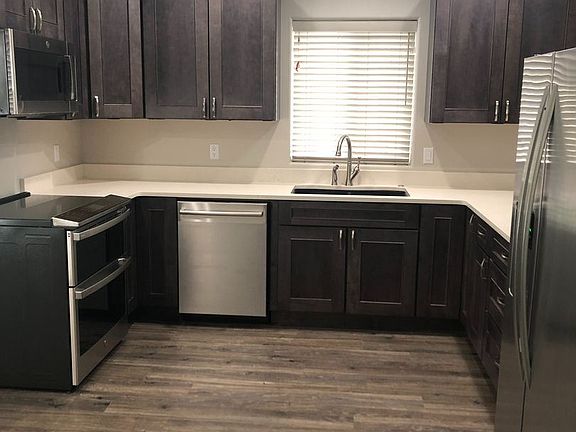 3rd image of 1317 S Lakeway Dr