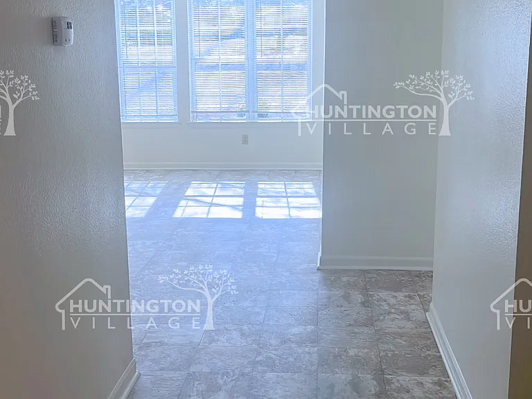102 Andra Ave — Photo 4