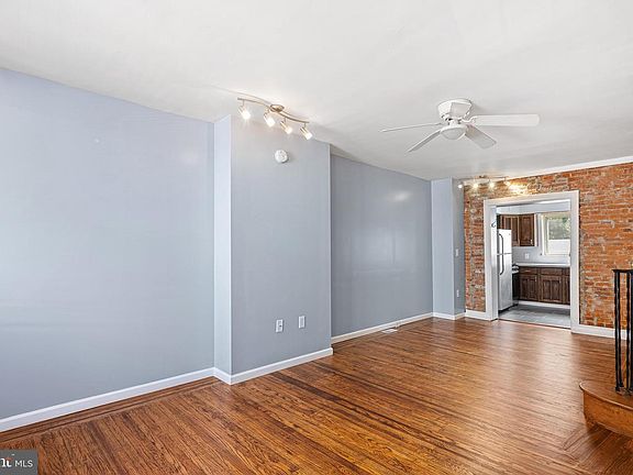 3rd image of 2009 S Darien St