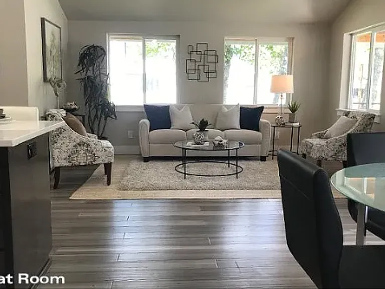 596 N Larch St — Photo 20