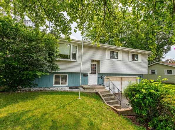 911 S University Ave, Beaver Dam, WI 53916