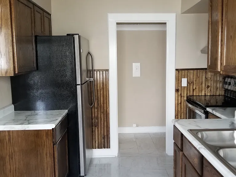 209 N Suffolk St #3 — Photo 4