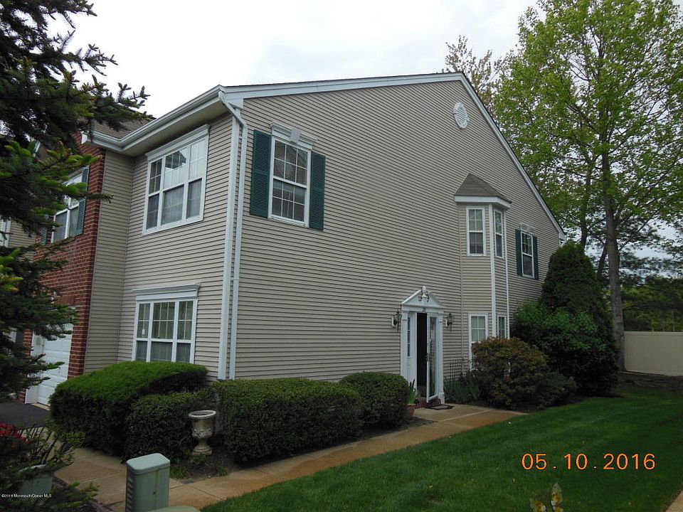 2nd image of 25 Picket Pl #1000