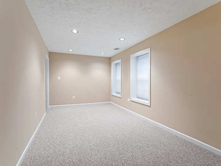 10105 Cotter Ct — Photo 17