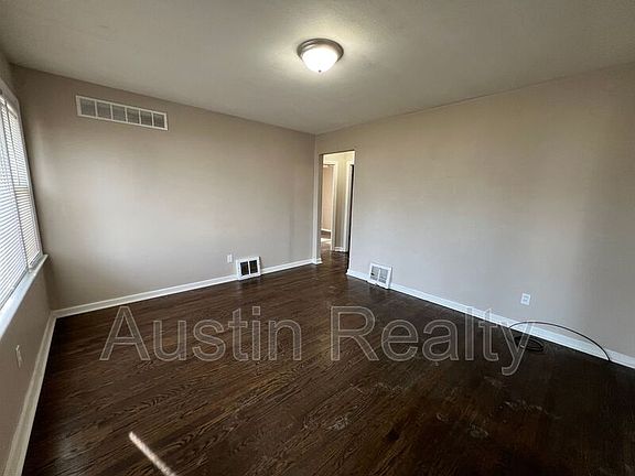 4th image of 4367 Boswell Ave