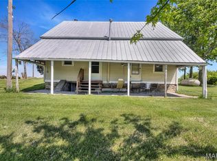 9281 Gilmore Lake Rd, Columbia, IL 62236