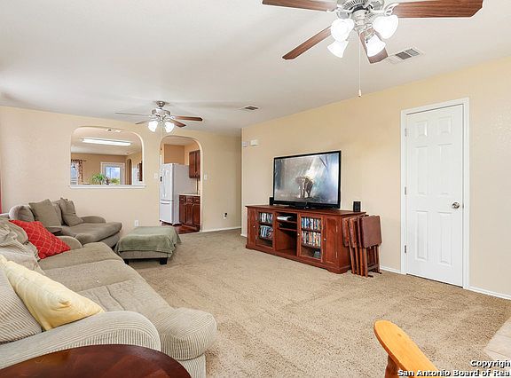 4th image of 2217 Stoneleigh Dr