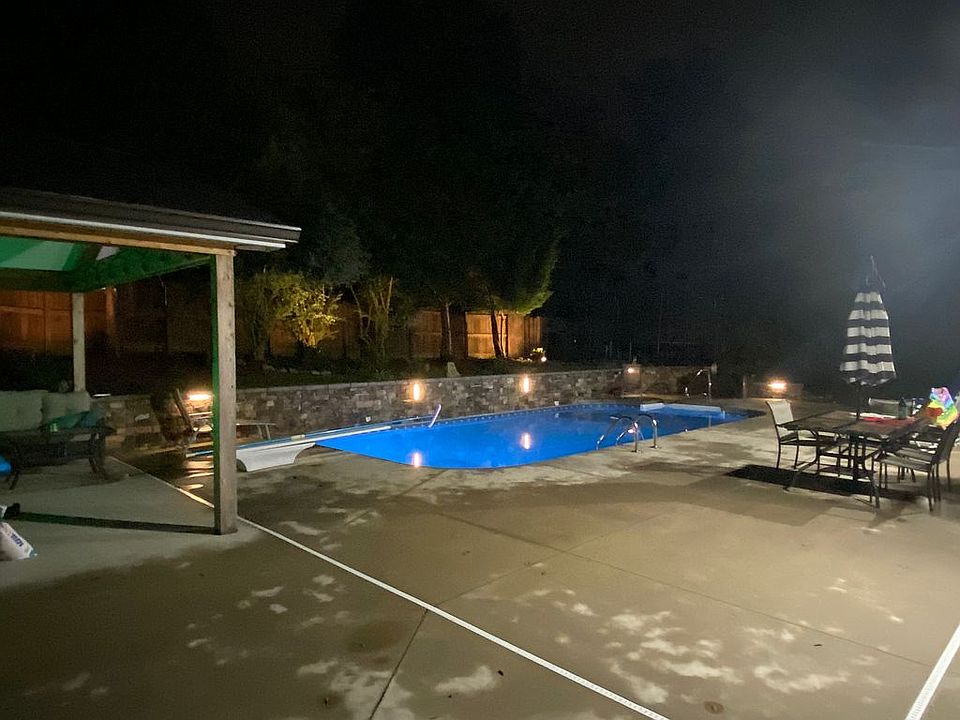 1st image of 304 Raes Creek Dr