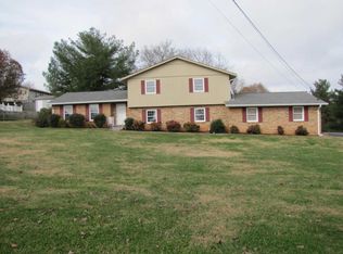 326 Benjamin Dr, Lenoir City, TN 37771