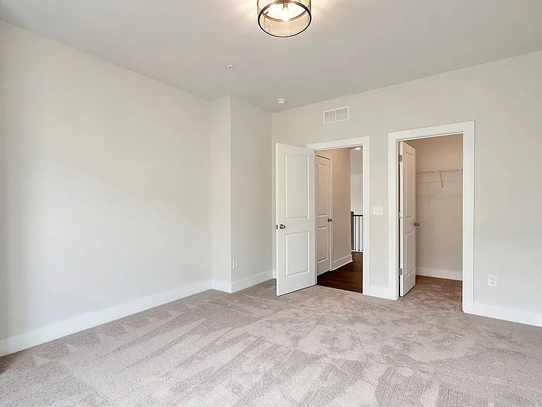 1258 Winterhaven Dr — Photo 32
