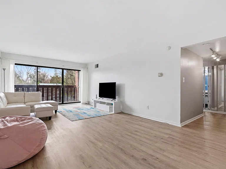 1235 S Maple Rd #201 — Photo 19