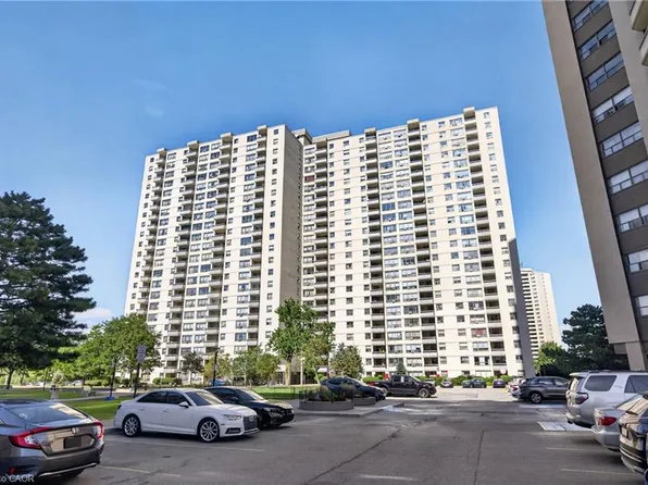 370 Dixon Rd #912, Toronto, ON M9R 1T2