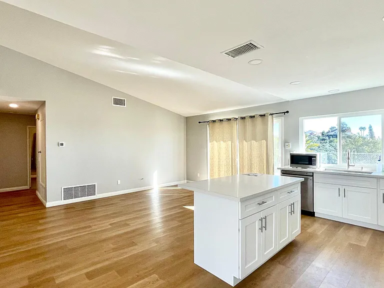13556 Samantha Ave — Photo 7