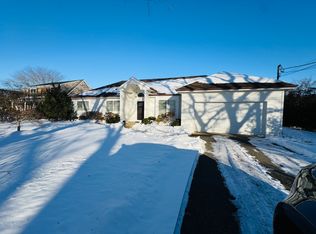 163 Pulaski St, Southampton, NY 11968