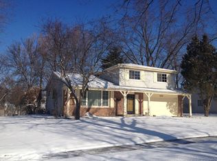 1233 Brook Ln, Naperville, IL 60540