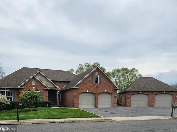 344 Moss Spring Ave, Greencastle, PA 17225