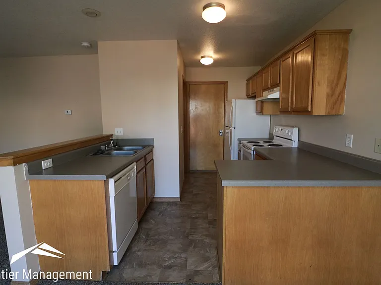 908-910 Jackalope Ct — Photo 3
