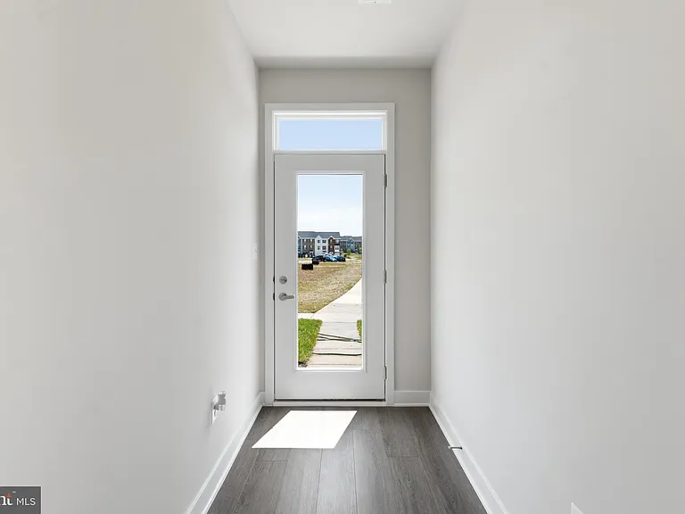 16130 Hyde Park Pl — Photo 4