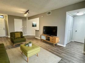 215 Lake Pointe Dr