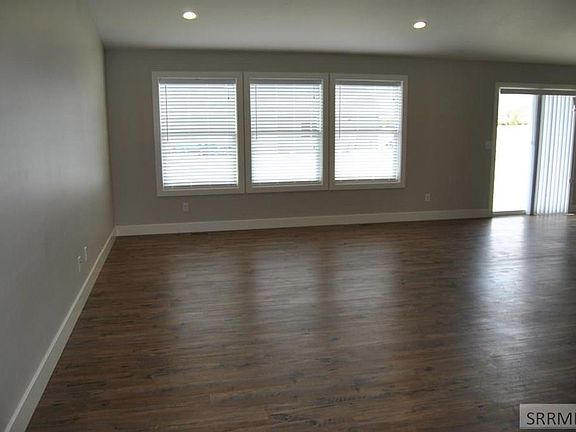 4th image of 3675 Delaware Ave