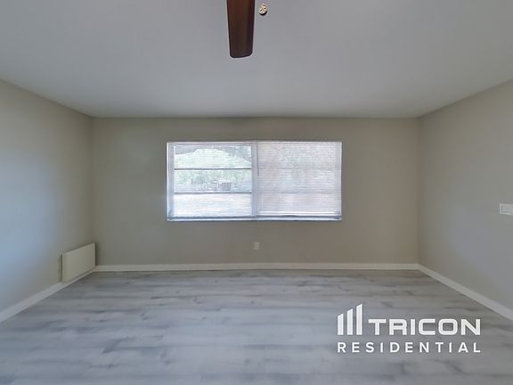 3rd image of 2058 Poinsetta Ave