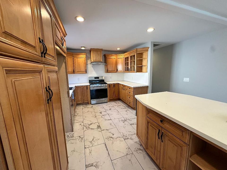 2nd image of 2810 Sherwin Ave #A