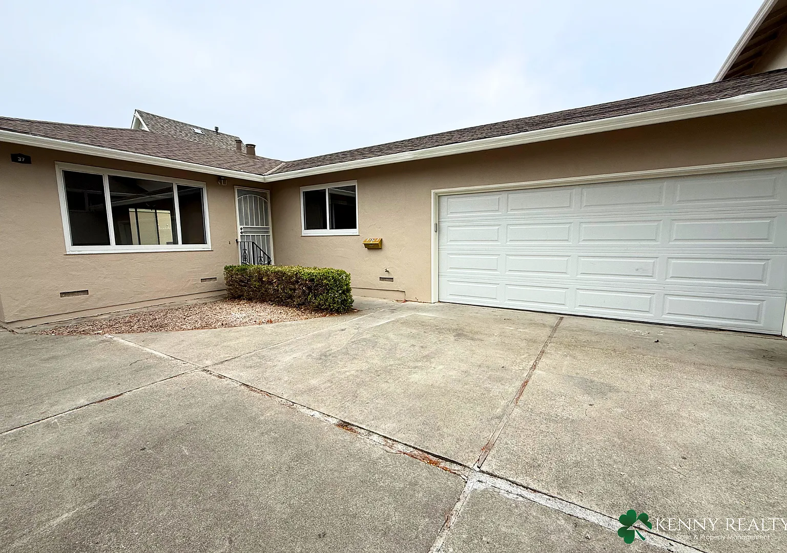 Spacious 3BR/2BA Duplex Home in Millbrae with Private Yard & 2-Car Garage — Photo 1