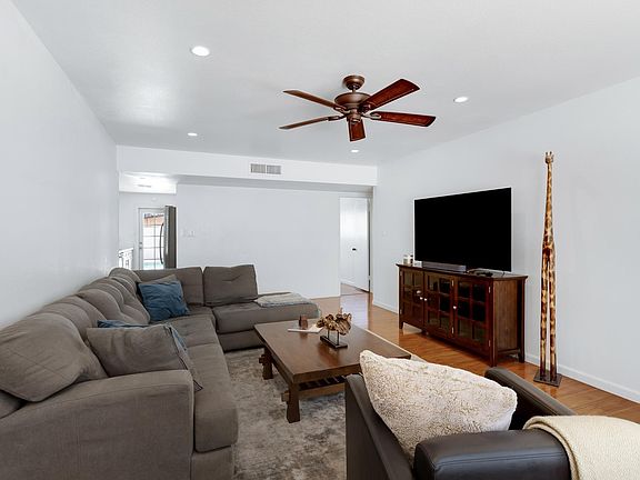5th image of 301 E Hermosa Dr
