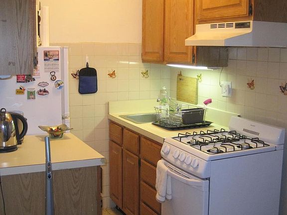 5th image of 429 W 45th St APT 1FE