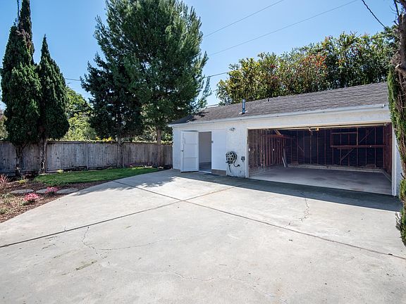 3rd image of 1426 21st St