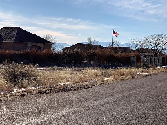 5th image of 810 W El Portal Dr