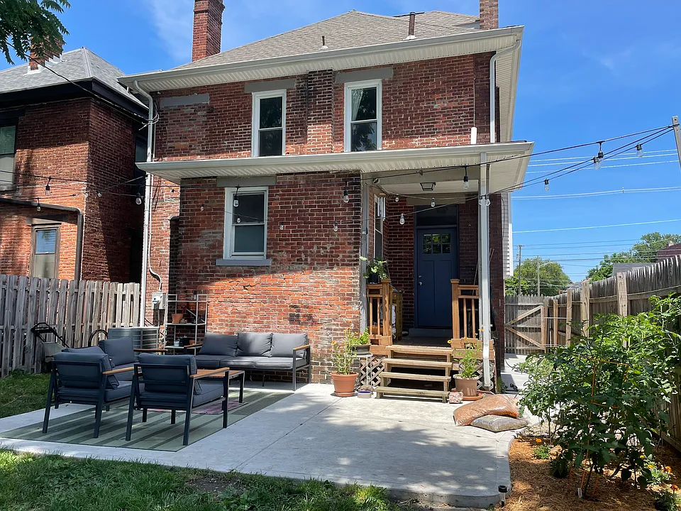 927 E Livingston Ave