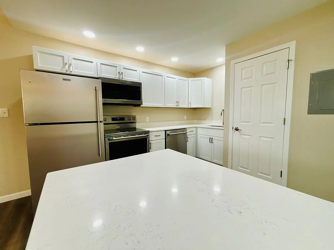1 bed, 1.0 bath, 800 sqft, $1,100 — Photo 2