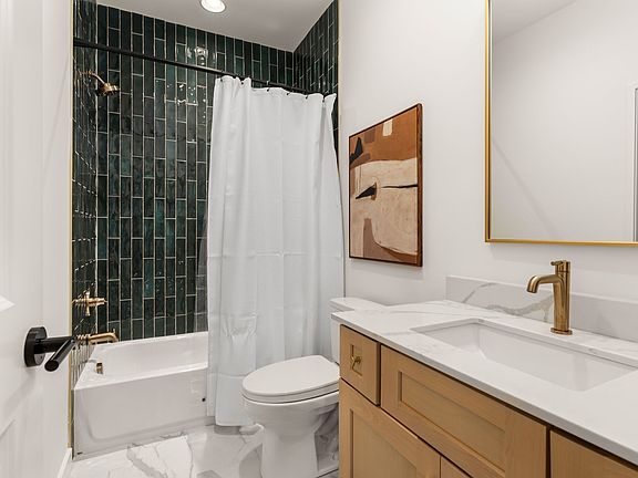 3rd image of 2000 S Hamilton Rd #4