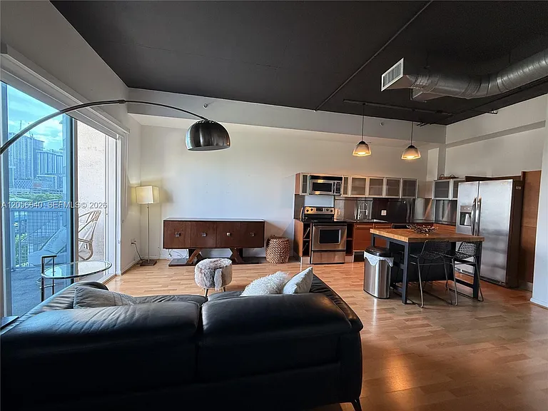 10 SW South River Dr #708 — Photo 8