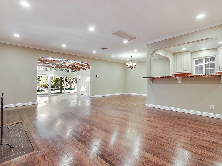 5923 Jumilla Ave — Photo 27