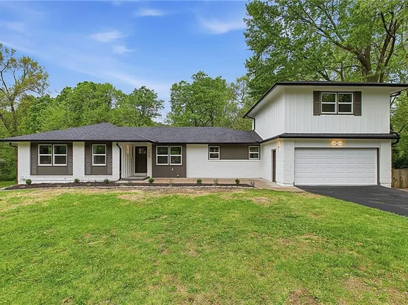 1480 Hemlock Dr, Liberty, MO 64068