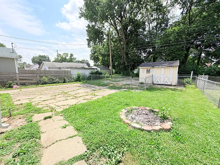 525 S West St — Photo 42